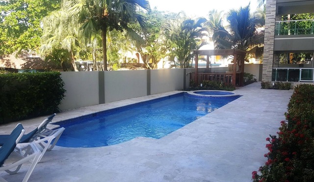 Groundfloor 2BD 2BTH condo, guest-friendly, pool, near sandy beach/shops in Sosúa