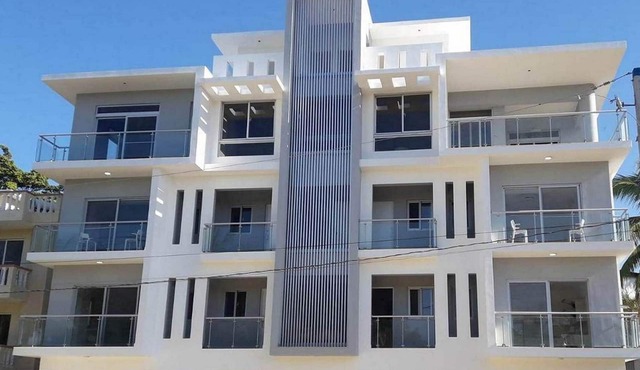 Guest-friendly central condo near all, cable TV/Wi-Fi, electricity/maid included in Sosúa