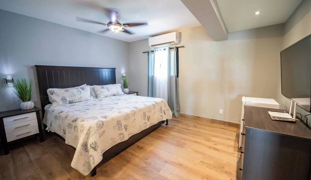 Guest-friendly penthouse on Sosua strip, private pool/snooker! in Sosúa