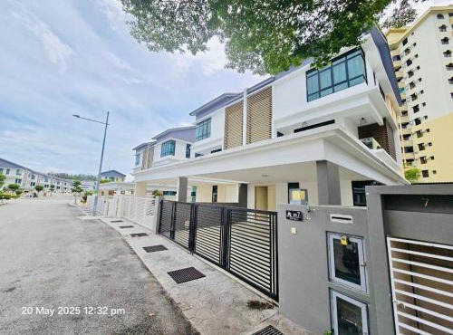 Happy Villa - Family oriented villa, 5Br,Kids Pool, BBQ, just 3 Mins to Batu Ferringhi Beach! in Batu Ferringhi