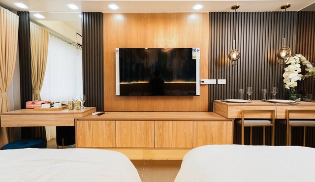 Hawaii Suite @SHORE RESIDENCES SEASIDE BLVR, COR, SUNRISE DRIVE MOA COMPLEX in Manila
