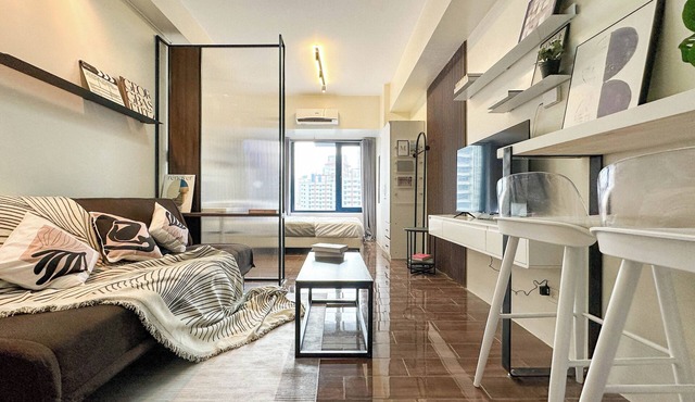 High Speed Net, Good for 4, Modern 1BR in Air Residences in Makati CBD