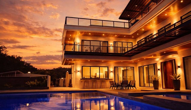 Hilltop Luxury Villa Ocean View, Pool & Jacuzzi