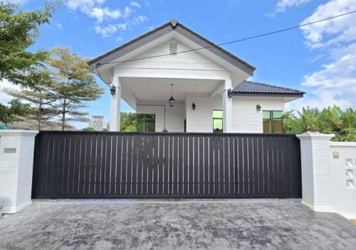 Homestay Kuala Terengganu, Batu Buruk Muslims
