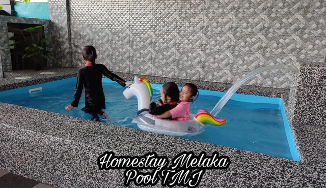HOMESTAY MELAKA POOL TMJ in Ayer Keroh