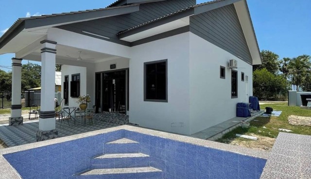 Homestay PCB. 5 minute walk to the Pantai Cahaya Bulan Beach in Kota Bharu