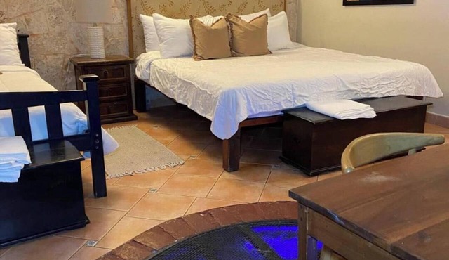 Hotel Mansión Colonial | Rey Fernando III with Breakfast Included in Santo Domingo