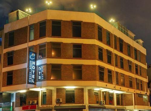 Hotel O Crossroads Hotel
