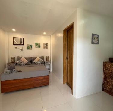 Hutch Lodging House in El Nido