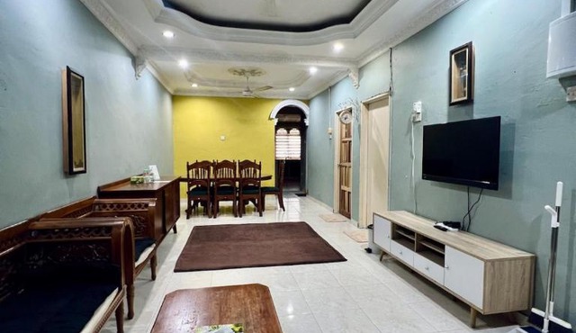Ieda Homestay 3BR Home Near Paka Beach in Paka
