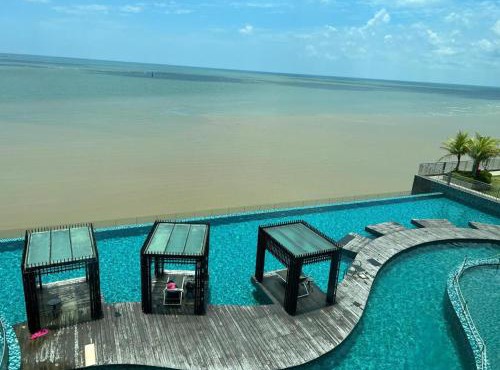 Imperium Residence Sunrise Queen Suite with bedroom