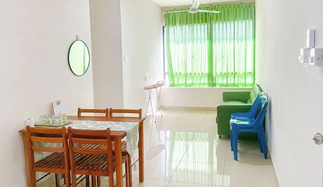 JAA Homes KK, Location: UCA1 KK, Sleeps 8 Near UMS, 1Borneo & Kota Kinabalu City