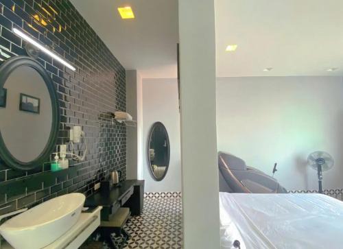 John Sim Hotel