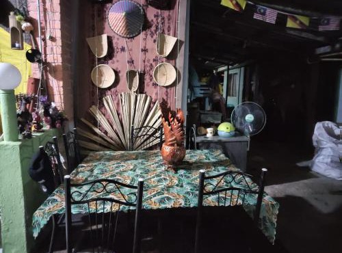 Karen Tibura Homestay in Siburan