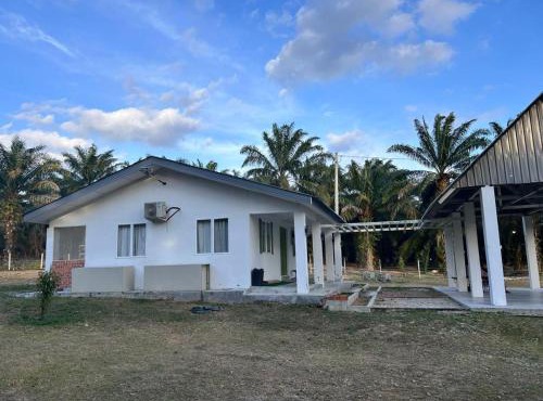 KEBUNPURI - STUDIO HOUSE 2rooms 1 btrooms HOMESTAY KEBUN KOMPAK MERLIMAU PASIR