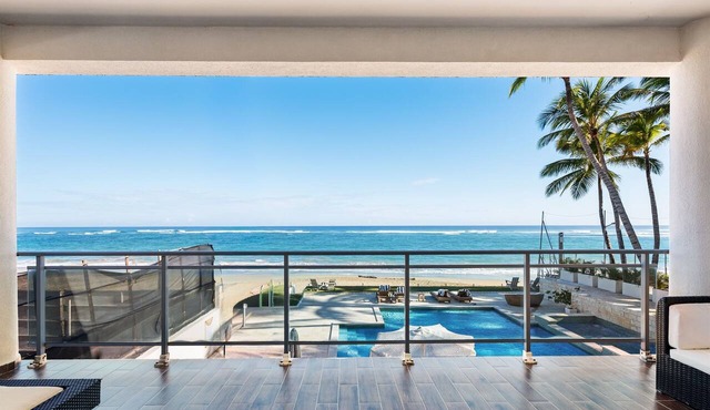 Kite Beach Oceanfront Pool & Hot Tub 203 in Kite Beach