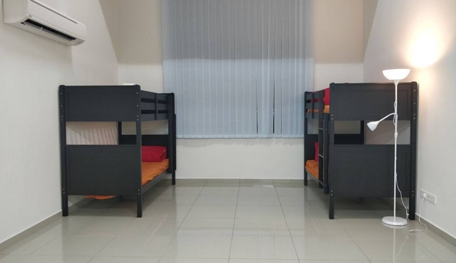KJ Group Space (Air Conditioned, Connects to Airport, Fast WiFi, Near Amenities)