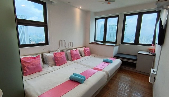 KL Sentral, Kuala Lumpur, 4 pax Family Merdeka 118 Nice View, , Sky Pool MRT LRT