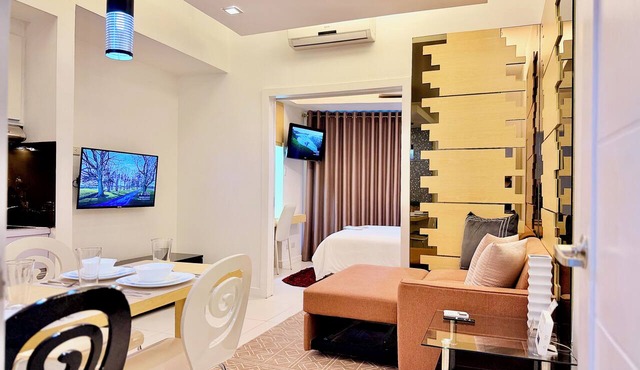 KL Tower - Parkview Spacious 1BR w/Balcony near Greenbelt Mall Makati City in Makati