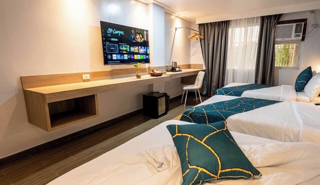 Kuadro Hotel & Suites in Moalboal
