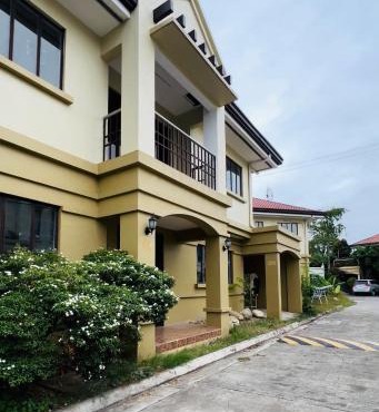 Laiza's Crib 16pax Private 4BR Home with 3 Baths