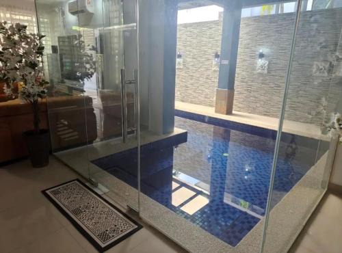 Lana Homestay Indoor pool with jacuzzi