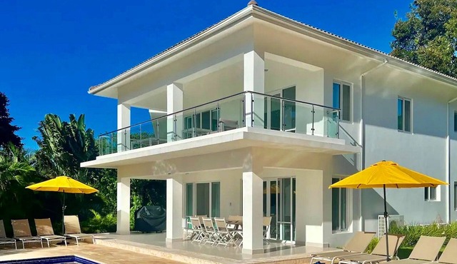 Large guest-friendly luxury party villa in downtown Sosua! in Sosúa
