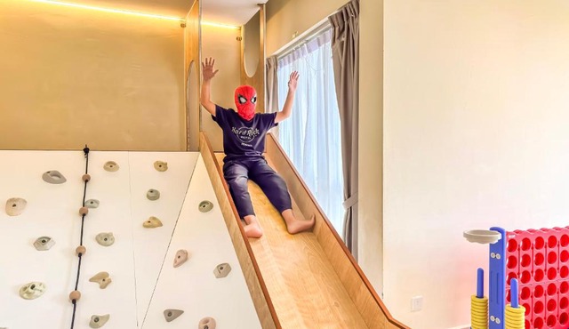 Legoland 3 Mins Kid-Friendly, Free Parking, HideOutTunnel Special Kids Pool, JB Johor Bahru Malaysia in Johor Bahru