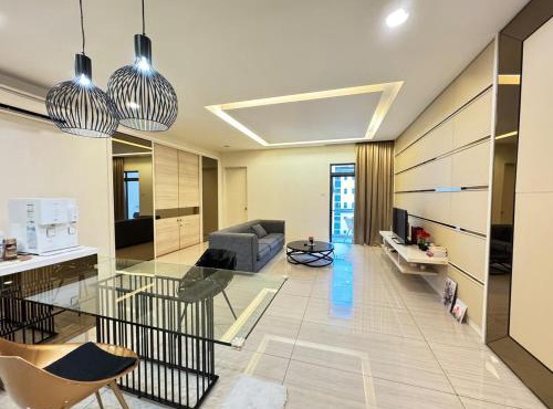 Lembah Subang Station Eve Suite with parking lots