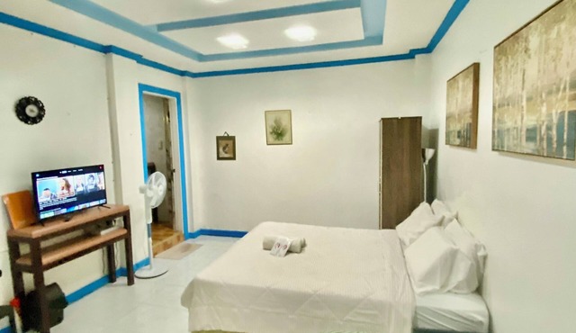 Lens Staycation Cozy 1-BDR/1BR/KTCHN Apartment in welcoming Panabo with AC