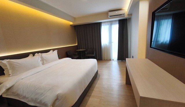 Lido De Paris Hotel in Manila