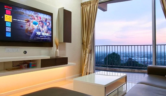 Lotus Lake Sanctuary- Netflix- Sunset-Pool- 1 parking
