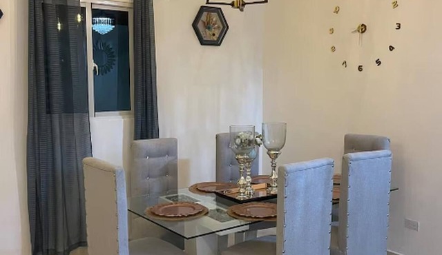 Lovely apartment with a pool in Cerros de la Bahia