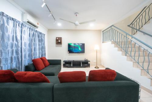 Lovely Family Home 12pax 3 min from toll