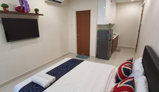 Lovely Kozi Square Studio 1 Bedroom with Pool LV9B