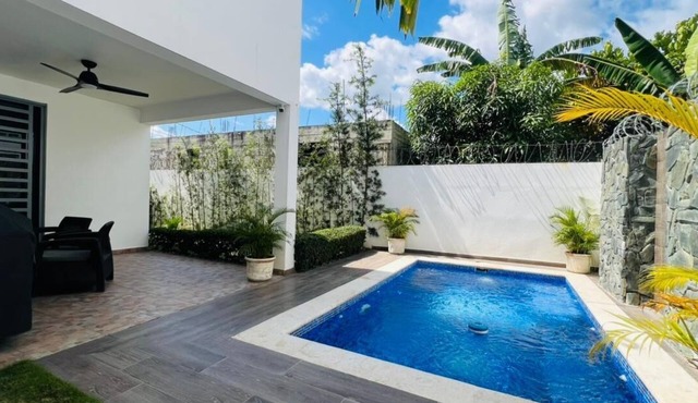Lujo en el Centro de Bonao Piscina Privada King Bed in Bonao