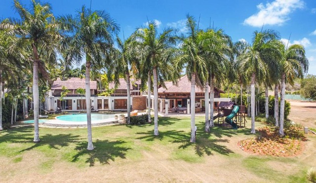 Luxurious 8-BR Villa with Ocean View, Jacuzzi, Home Cinema and Resort Access in Casa de Campo in La Romana