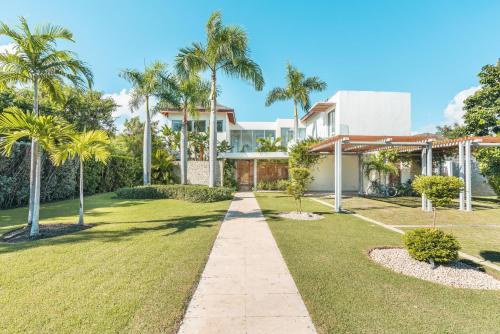 Luxurious and modern Villa with Pool at Yarari in Punta Cana