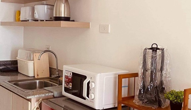 Luxurious, Cool & Comfortable Condo in Las Pinas! in Las Piñas