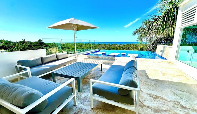 Luxurious famous 7-bedroom villa, 2 pools,fitnesspro,private access to the beach in Las Terrenas
