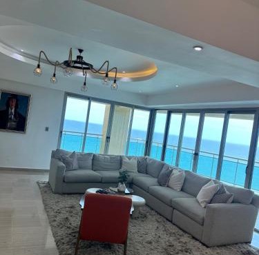 Luxury Apartment with Ocean and City Views, Malecón, Santo Domingo in Guibia