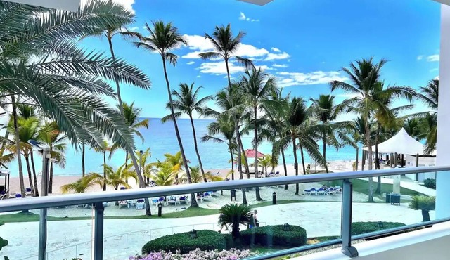 Luxury Beachfront 2 Bedroom Apt, Check in 24H in Playa Juan Dolio