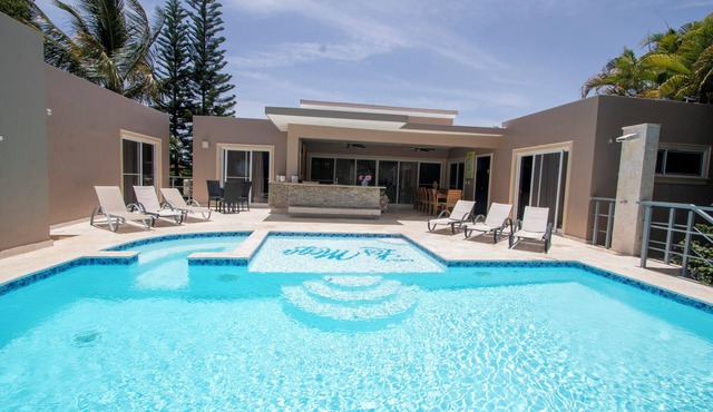 Luxury Caribbean 5BR Villa – Private Pool, BBQ & Ocean Breezes in Sosúa