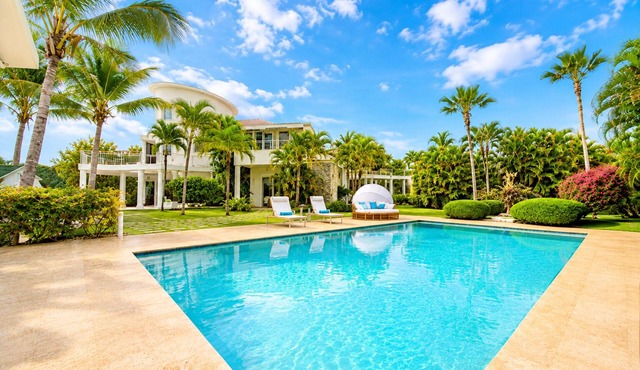 LUXURY PRIVATE VILLA IN COCOTAL, POOL GOLF, EVENTS, BEACH CLUB ACCESS in Punta Cana
