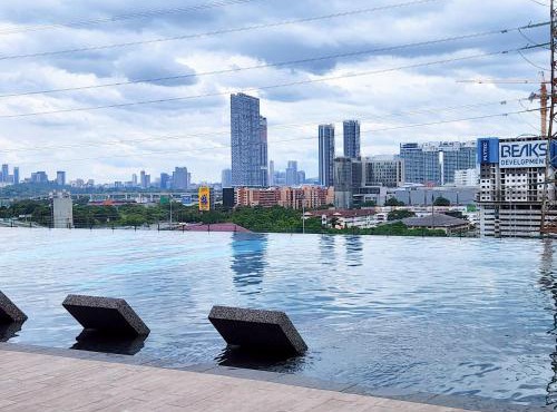Luxury Spacious 4 Bedroom Suite - Cheras Maluri MRT in Kuala Lumpur