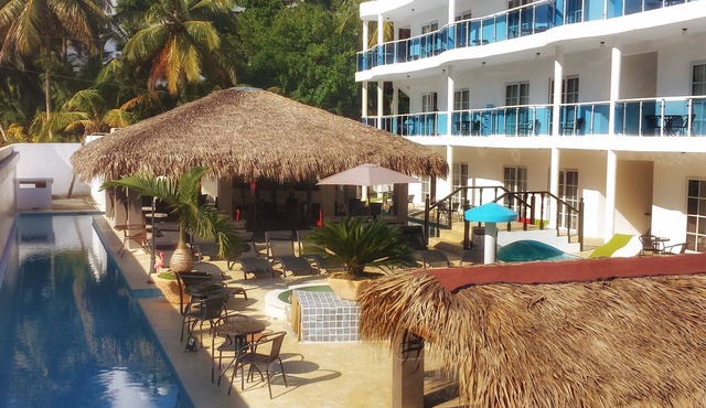 Luxury suite in central cabarete, cable TV/WiFi, pool, fitness center, spa/bar in Cabarete