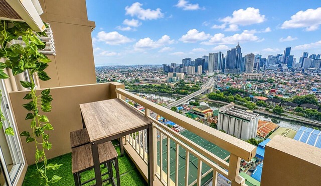 Mabi's Place in Pasig near BGC, Ortigas & Mandaluyong, City Lights view, 300MBPS