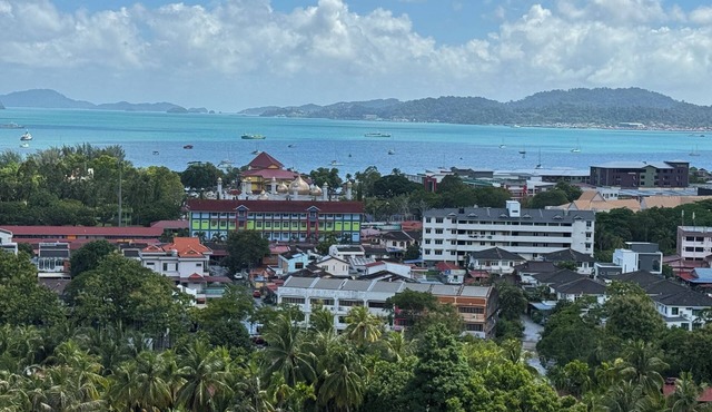 Magnificent Sea and Forest Views. Perfect for Families! Halal Unit