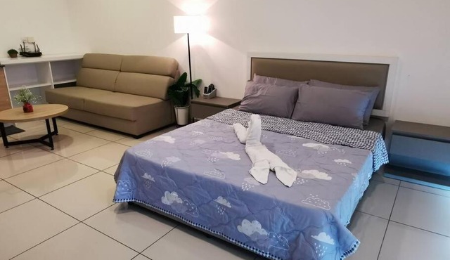 Majectic Studio + Pool View@EVO BANGI NETFLIX+WIFI