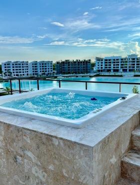 Majestic Lakefront Penthouse with Jacuzzi The City Beach Punta Cana RD in Colorado